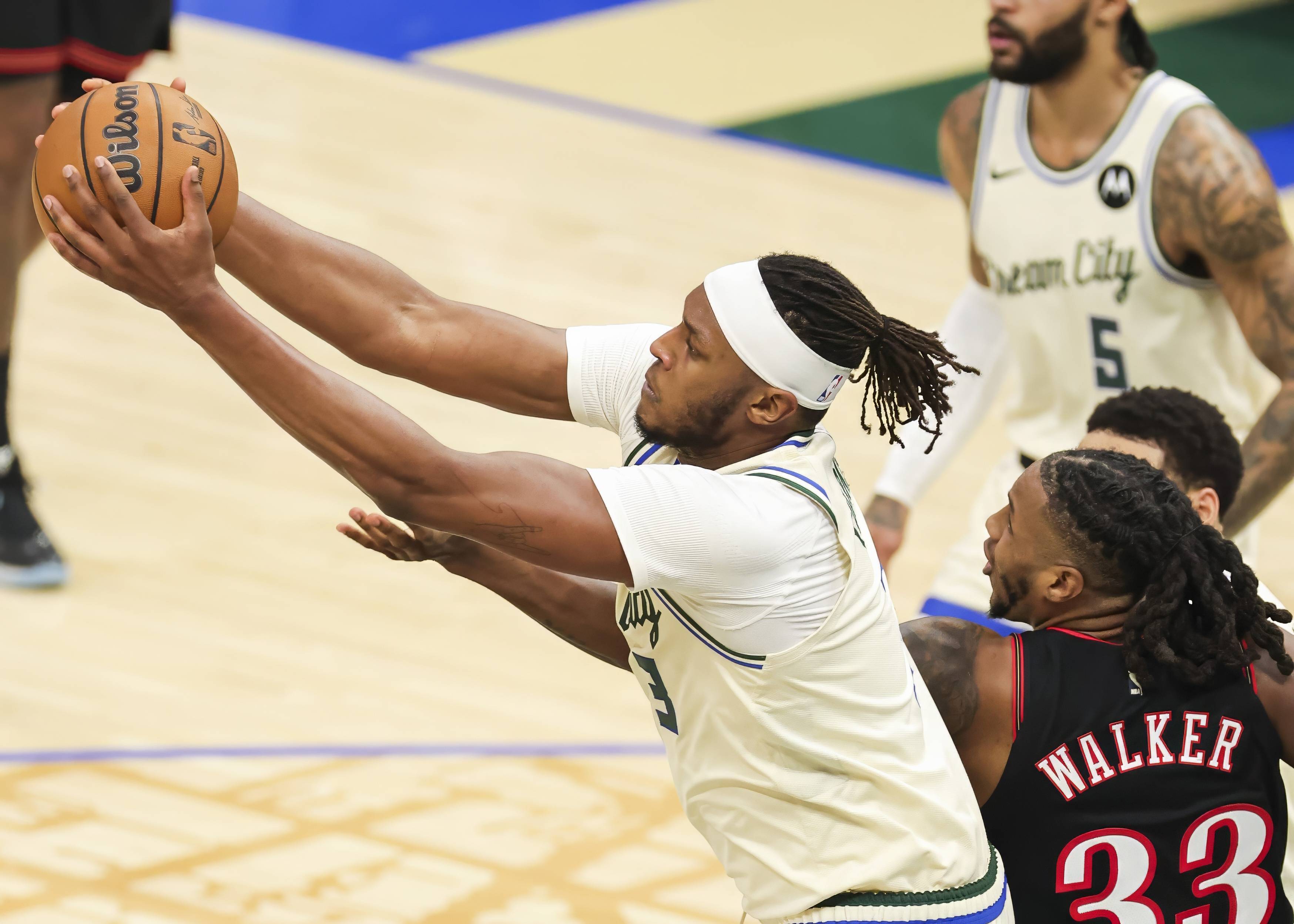 冲刺阶段密尔沃基雄鹿扳平良机:NBA常规赛节点到来;管理层满意;球探报告显示潜力的简单介绍 冲刺阶段密尔沃基雄鹿扳平良机:NBA常规赛节点到来;管理层满意;球探报告显示潜力的简单介绍