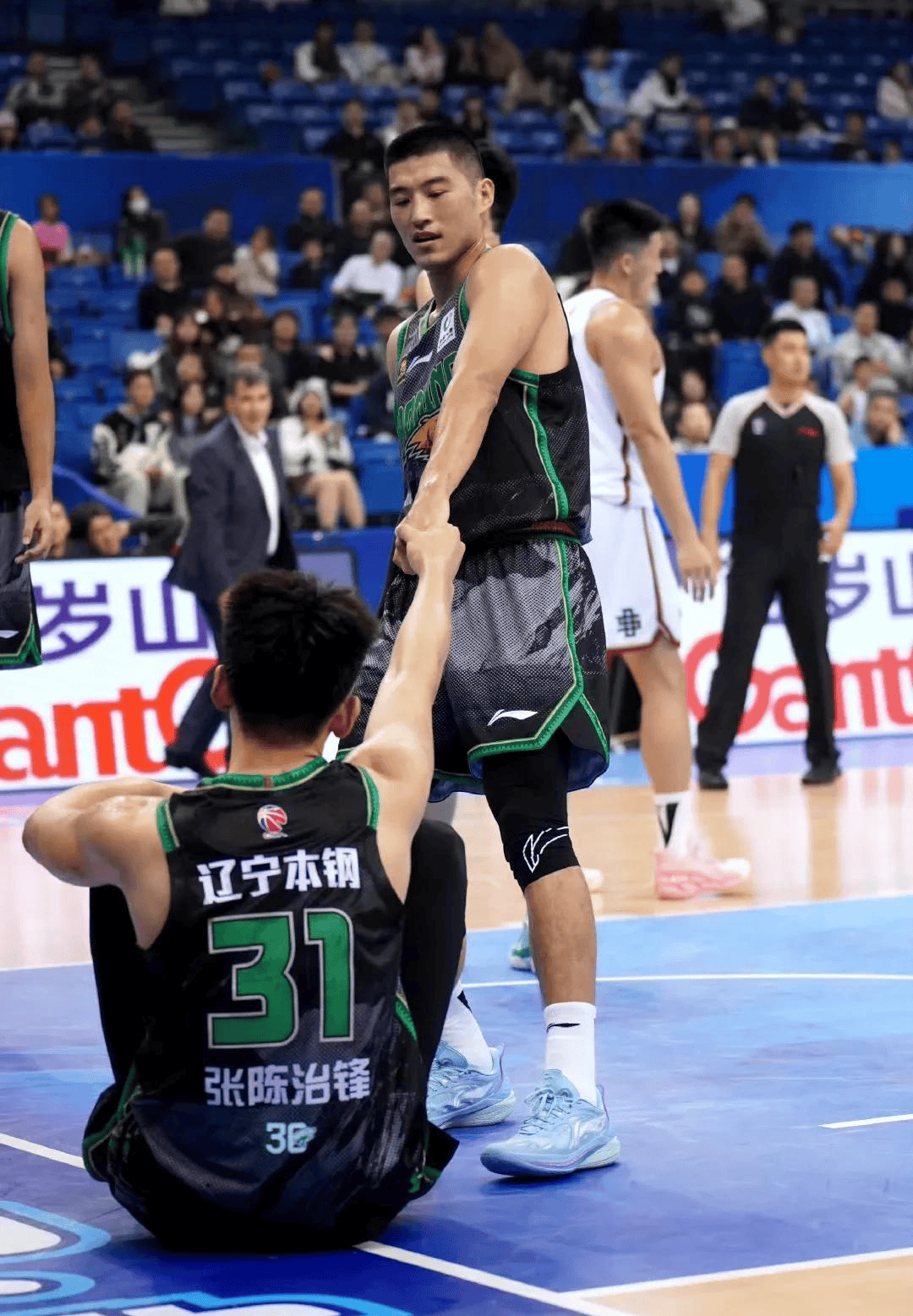 山东男篮训练开放日,冲刺阶段内部沟通引欢呼,CBA常规赛在即,数据趋势出现新变化的简单介绍 山东男篮训练开放日,冲刺阶段内部沟通引欢呼,CBA常规赛在即,数据趋势出现新变化的简单介绍