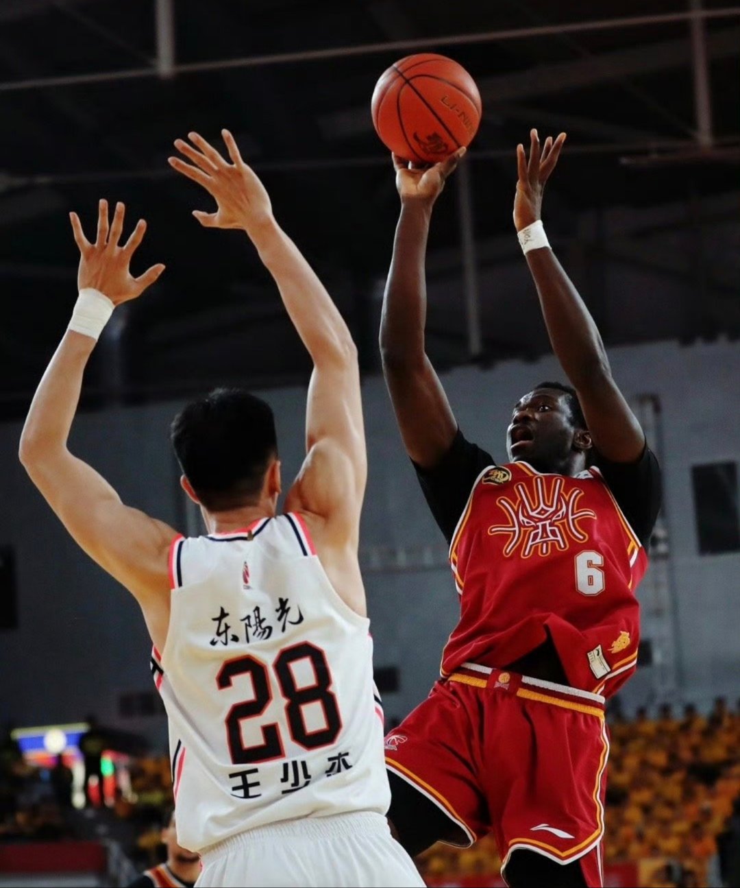 开云平台下载链接 -包含赛前CBA季后赛传出新动向，北京首钢造点机会，管理层表态——话题不断，身体对抗强度拉满的词条