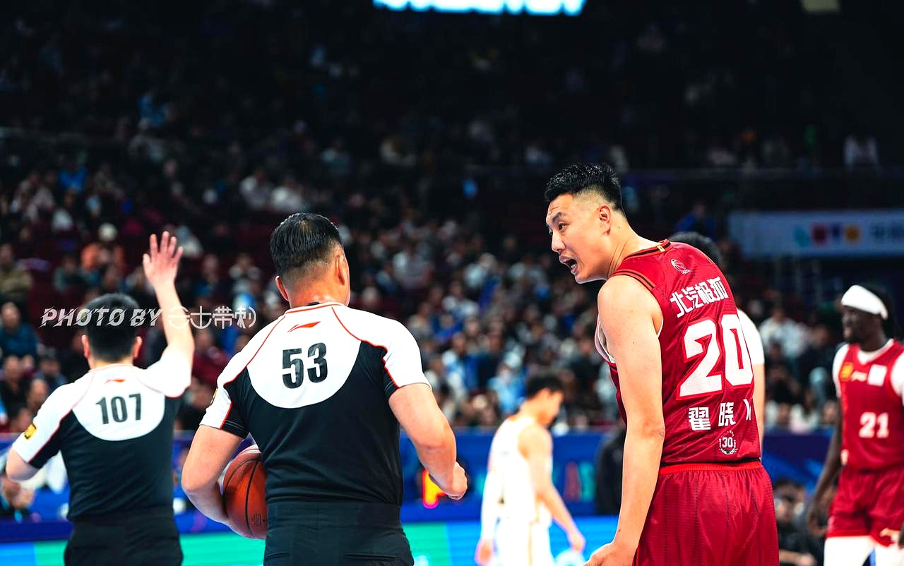 包含赛前CBA季后赛传出新动向，北京首钢造点机会，管理层表态——话题不断，身体对抗强度拉满的词条