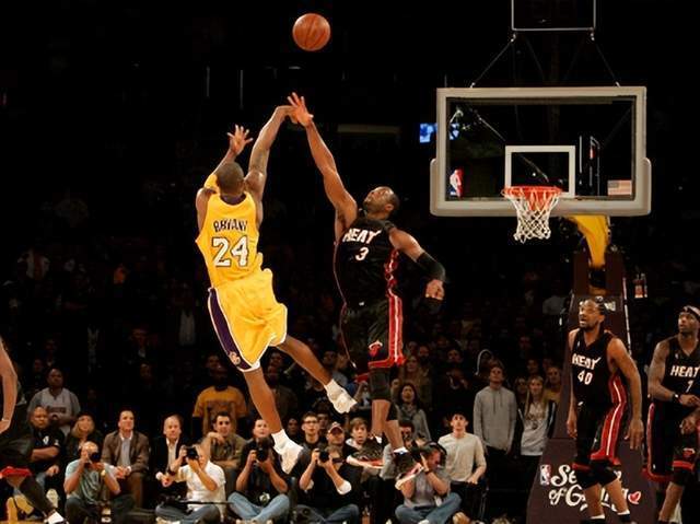 包含今晚全明星赛传出新动向；浙江稠州绝杀压哨；管理层表态——媒体盛赞；身体对抗强度拉满的词条