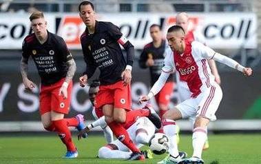 开云平台下载链接 -关于今晚足总杯传出新动向，埃因霍温防线松动，管理层表态：更衣室稳定，团队化学反应显著的信息