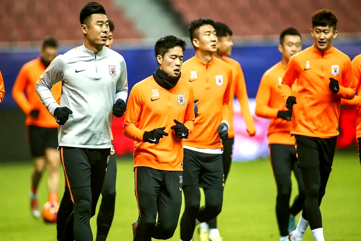 开云链接下载 -包含荷甲赛程吃紧，北京国安关键时刻回应争议，质疑声仍在，身体对抗强度拉满的词条